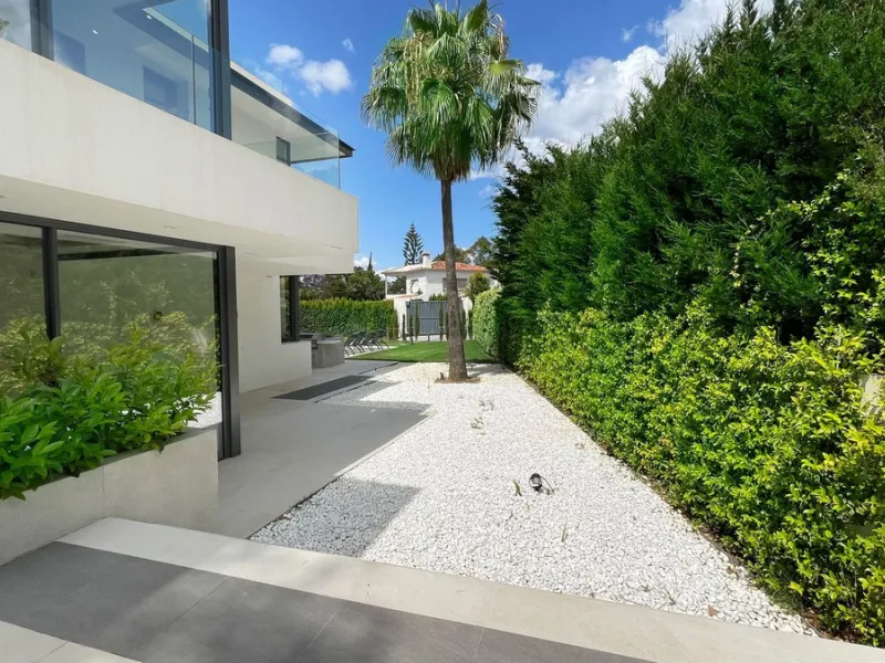 The house of your dreams is here, a spectecular brand new modern villa for sale in the heart of the golden mile of Marbella in Nagueles , it has 5 bedrooms and 5.5 bathrooms, built over 3 levels with luxirous elevator. Including a basement where you can f