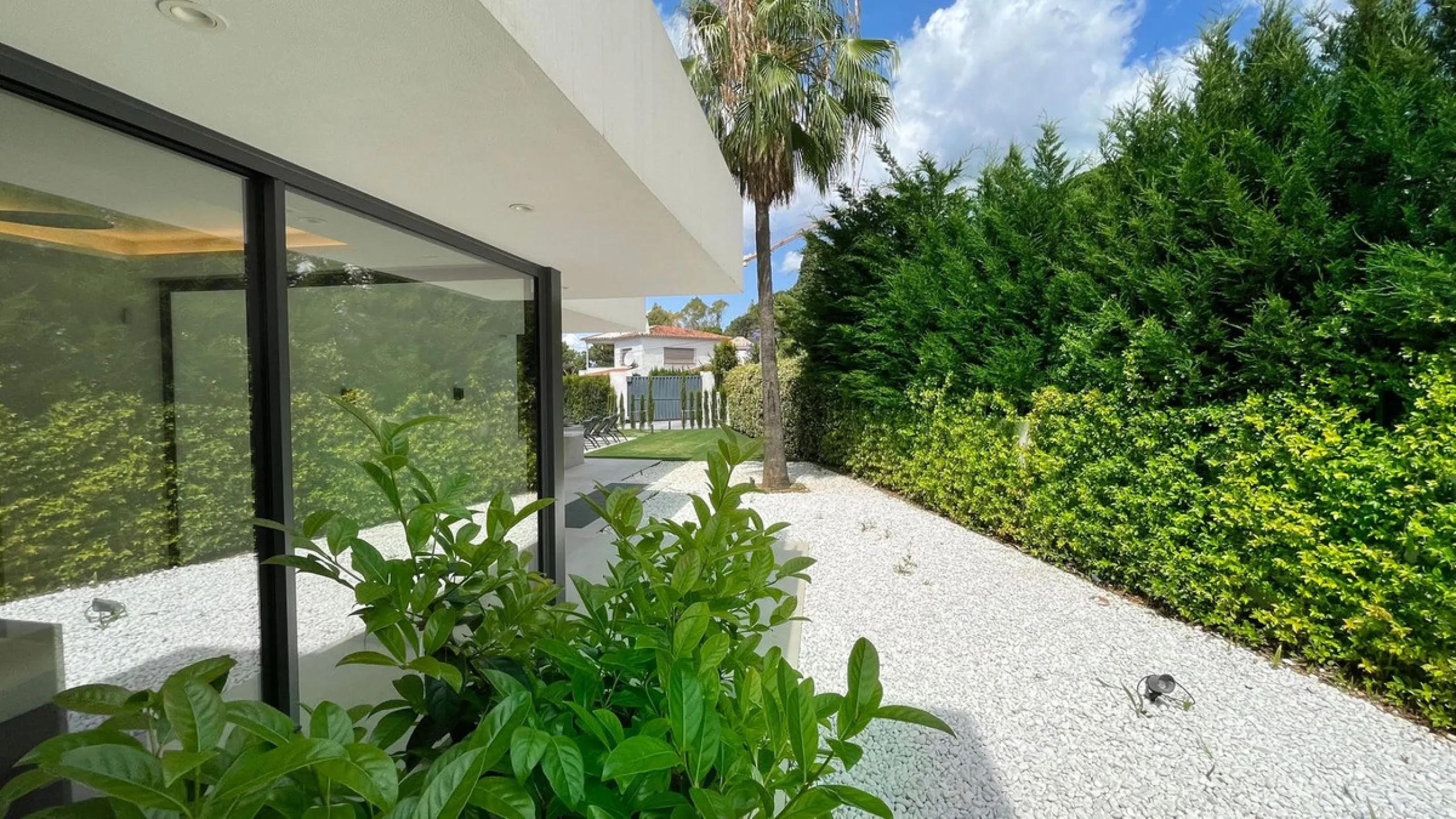 The house of your dreams is here, a spectecular brand new modern villa for sale in the heart of the golden mile of Marbella in Nagueles , it has 5 bedrooms and 5.5 bathrooms, built over 3 levels with luxirous elevator. Including a basement where you can f