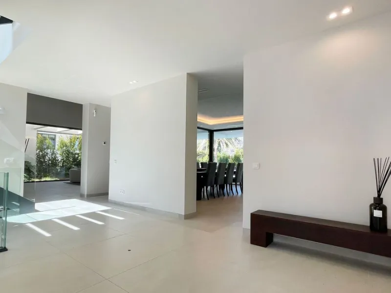 The house of your dreams is here, a spectecular brand new modern villa for sale in the heart of the golden mile of Marbella in Nagueles , it has 5 bedrooms and 5.5 bathrooms, built over 3 levels with luxirous elevator. Including a basement where you can f