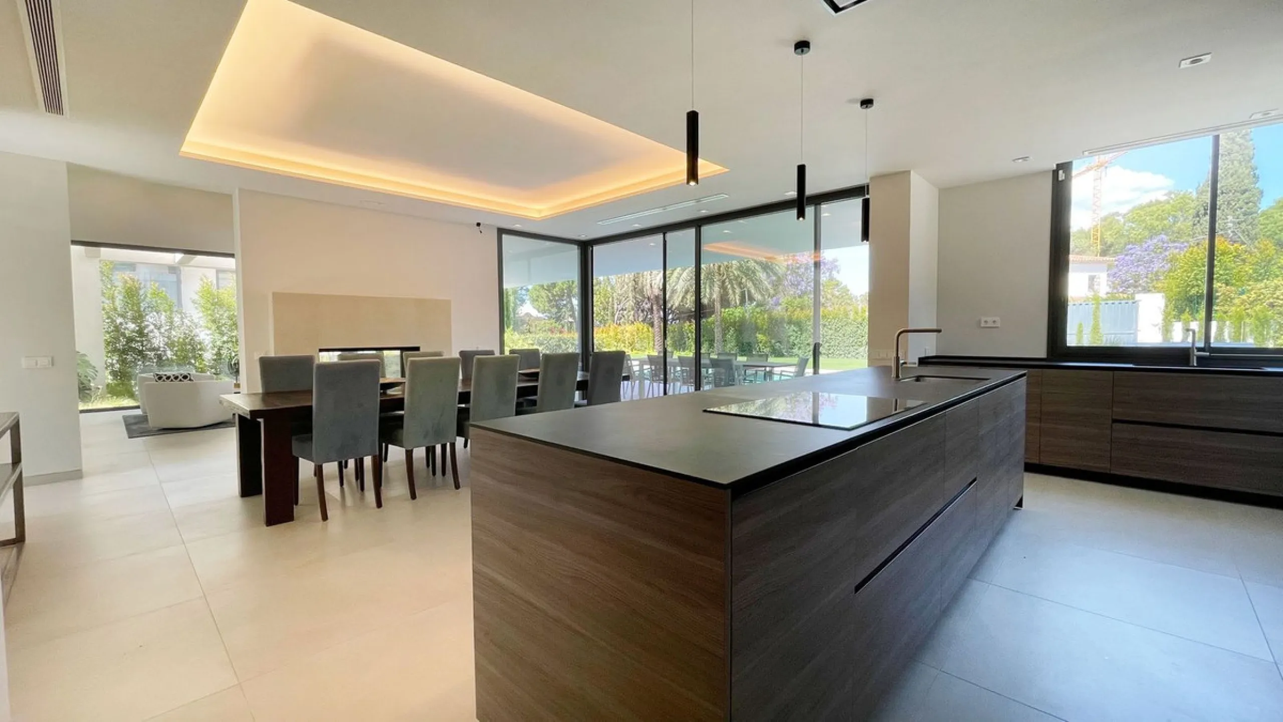 The house of your dreams is here, a spectecular brand new modern villa for sale in the heart of the golden mile of Marbella in Nagueles , it has 5 bedrooms and 5.5 bathrooms, built over 3 levels with luxirous elevator. Including a basement where you can f