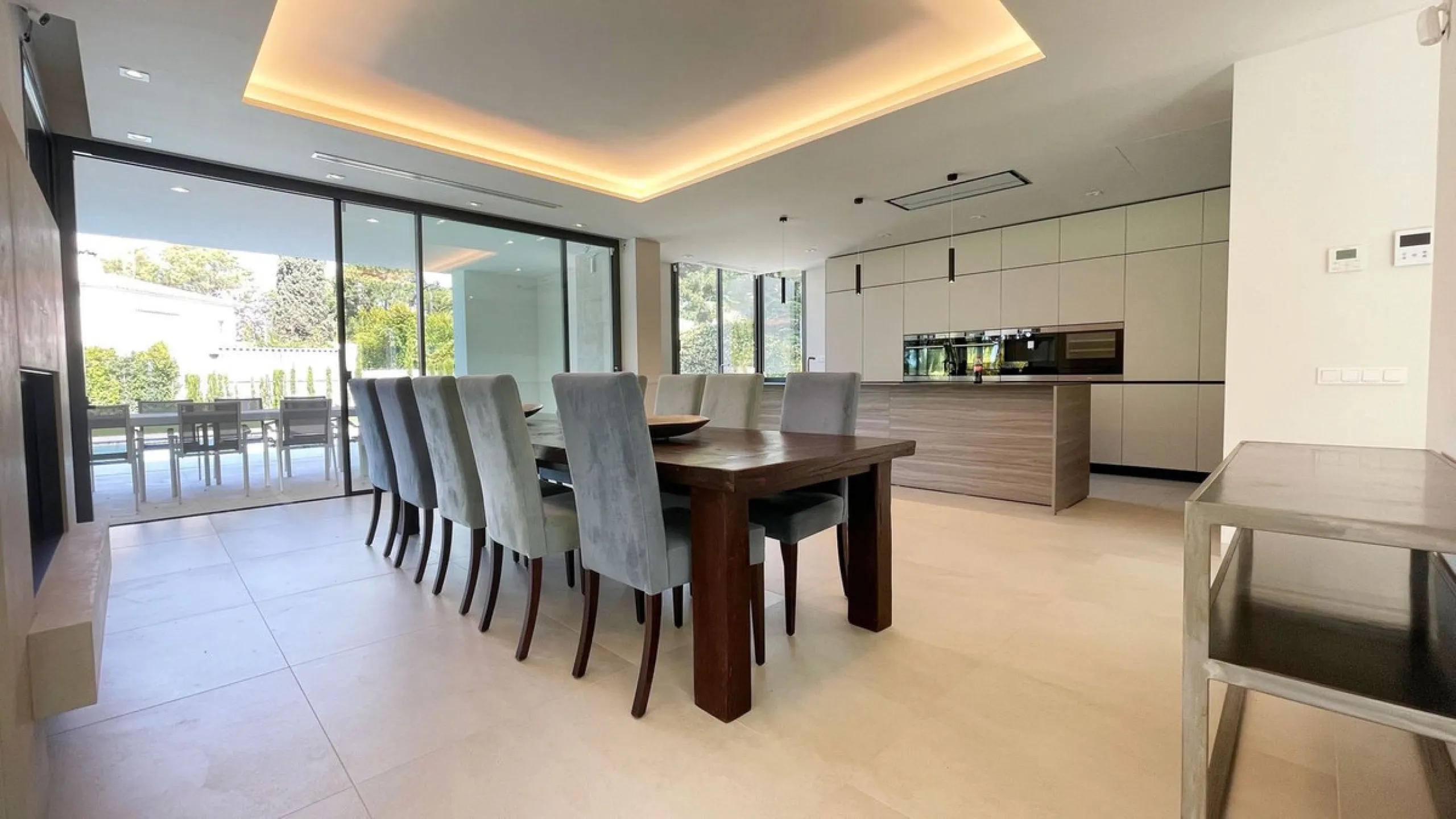 The house of your dreams is here, a spectecular brand new modern villa for sale in the heart of the golden mile of Marbella in Nagueles , it has 5 bedrooms and 5.5 bathrooms, built over 3 levels with luxirous elevator. Including a basement where you can f