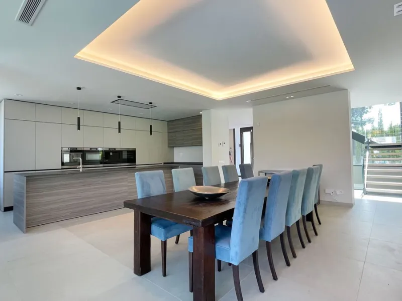 The house of your dreams is here, a spectecular brand new modern villa for sale in the heart of the golden mile of Marbella in Nagueles , it has 5 bedrooms and 5.5 bathrooms, built over 3 levels with luxirous elevator. Including a basement where you can f