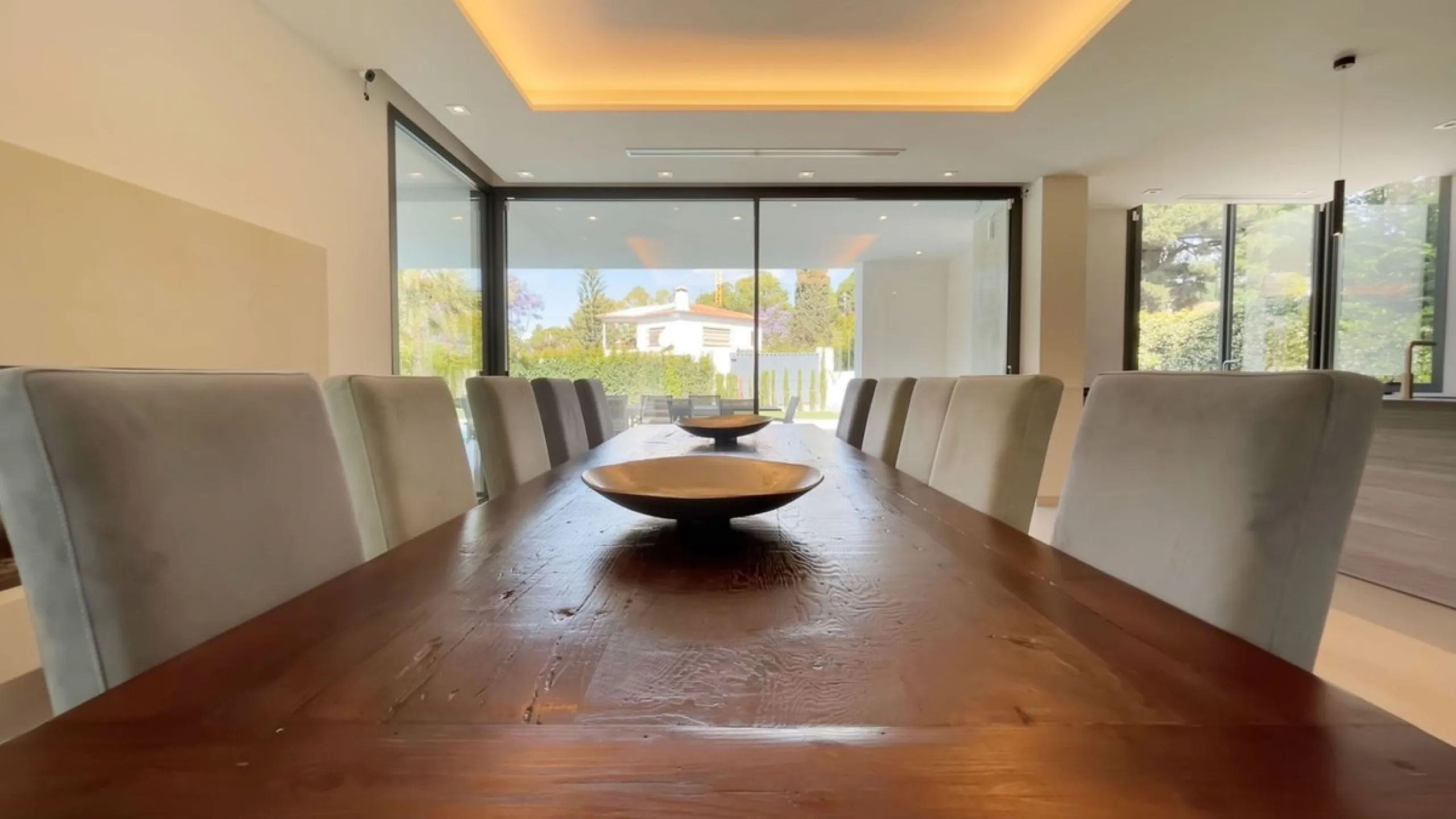 The house of your dreams is here, a spectecular brand new modern villa for sale in the heart of the golden mile of Marbella in Nagueles , it has 5 bedrooms and 5.5 bathrooms, built over 3 levels with luxirous elevator. Including a basement where you can f