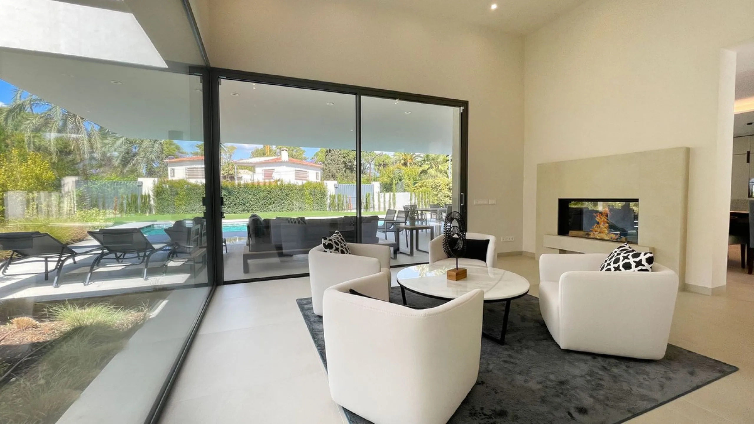 The house of your dreams is here, a spectecular brand new modern villa for sale in the heart of the golden mile of Marbella in Nagueles , it has 5 bedrooms and 5.5 bathrooms, built over 3 levels with luxirous elevator. Including a basement where you can f