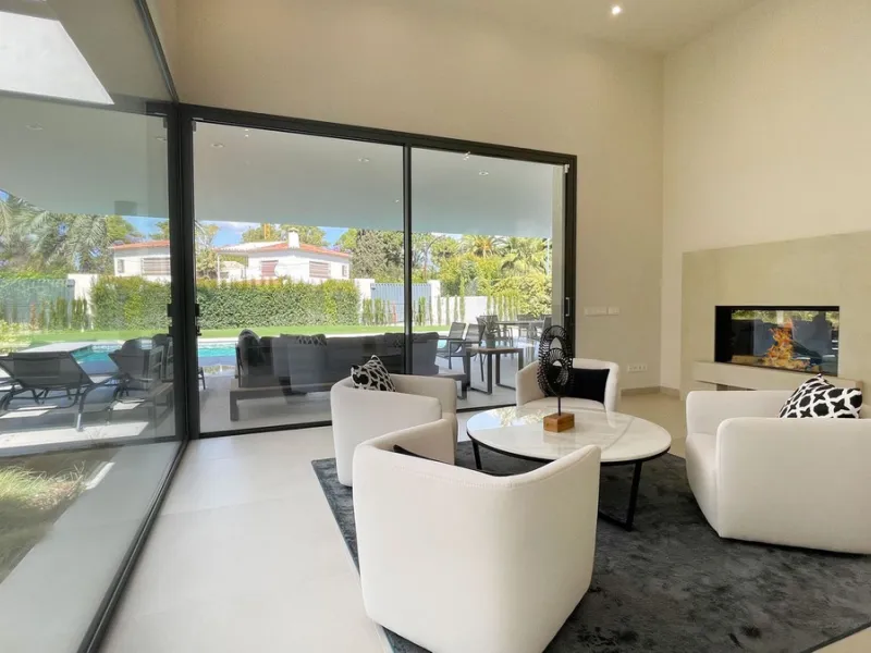 The house of your dreams is here, a spectecular brand new modern villa for sale in the heart of the golden mile of Marbella in Nagueles , it has 5 bedrooms and 5.5 bathrooms, built over 3 levels with luxirous elevator. Including a basement where you can f