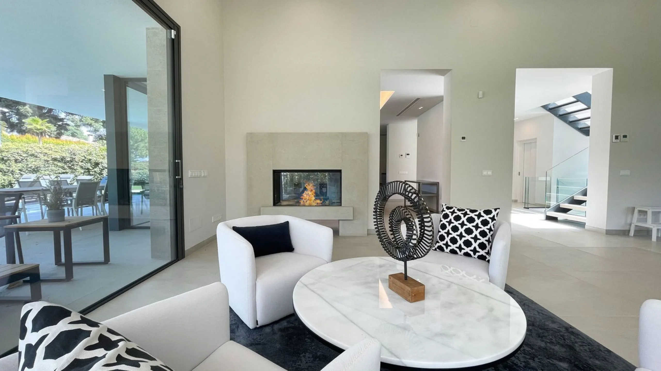 The house of your dreams is here, a spectecular brand new modern villa for sale in the heart of the golden mile of Marbella in Nagueles , it has 5 bedrooms and 5.5 bathrooms, built over 3 levels with luxirous elevator. Including a basement where you can f