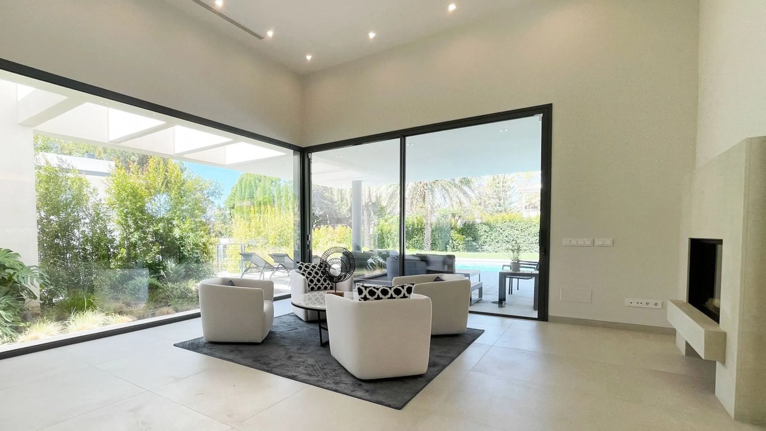 The house of your dreams is here, a spectecular brand new modern villa for sale in the heart of the golden mile of Marbella in Nagueles , it has 5 bedrooms and 5.5 bathrooms, built over 3 levels with luxirous elevator. Including a basement where you can f
