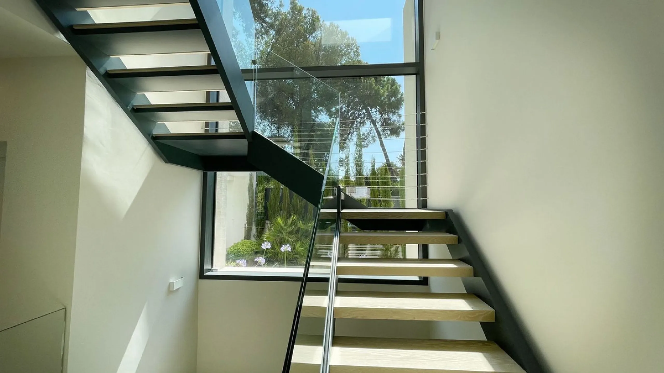 The house of your dreams is here, a spectecular brand new modern villa for sale in the heart of the golden mile of Marbella in Nagueles , it has 5 bedrooms and 5.5 bathrooms, built over 3 levels with luxirous elevator. Including a basement where you can f