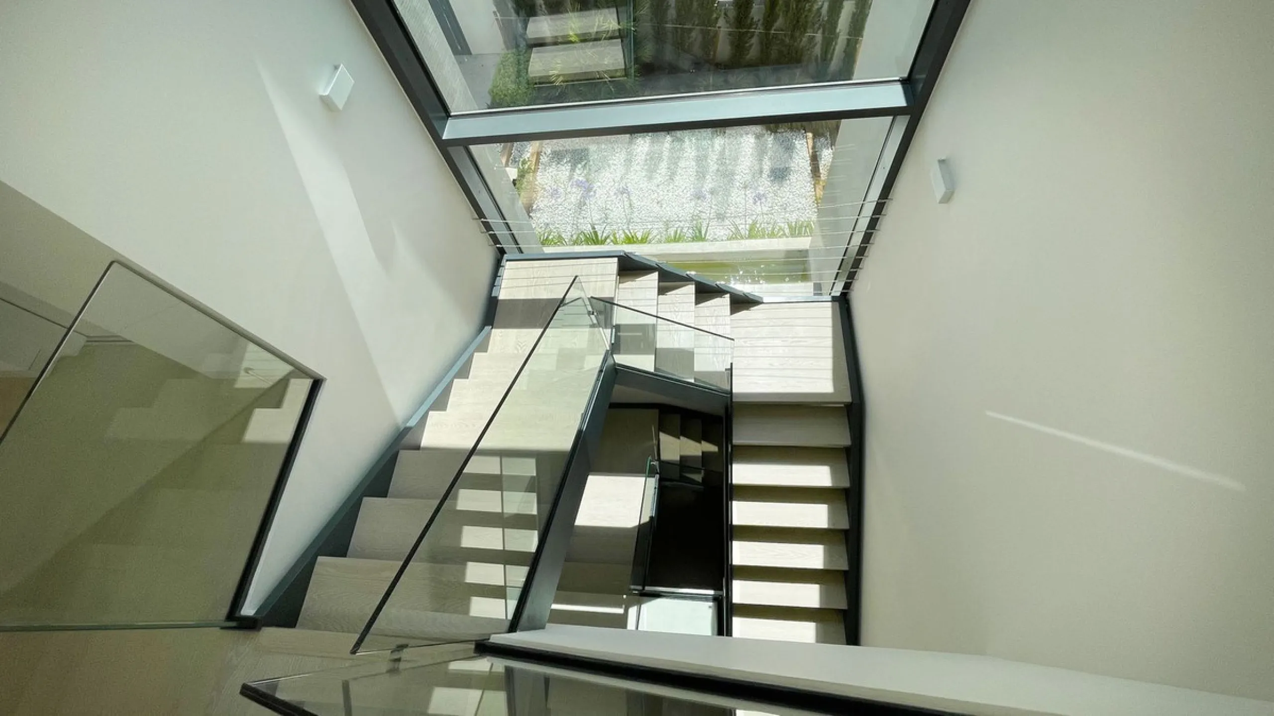The house of your dreams is here, a spectecular brand new modern villa for sale in the heart of the golden mile of Marbella in Nagueles , it has 5 bedrooms and 5.5 bathrooms, built over 3 levels with luxirous elevator. Including a basement where you can f