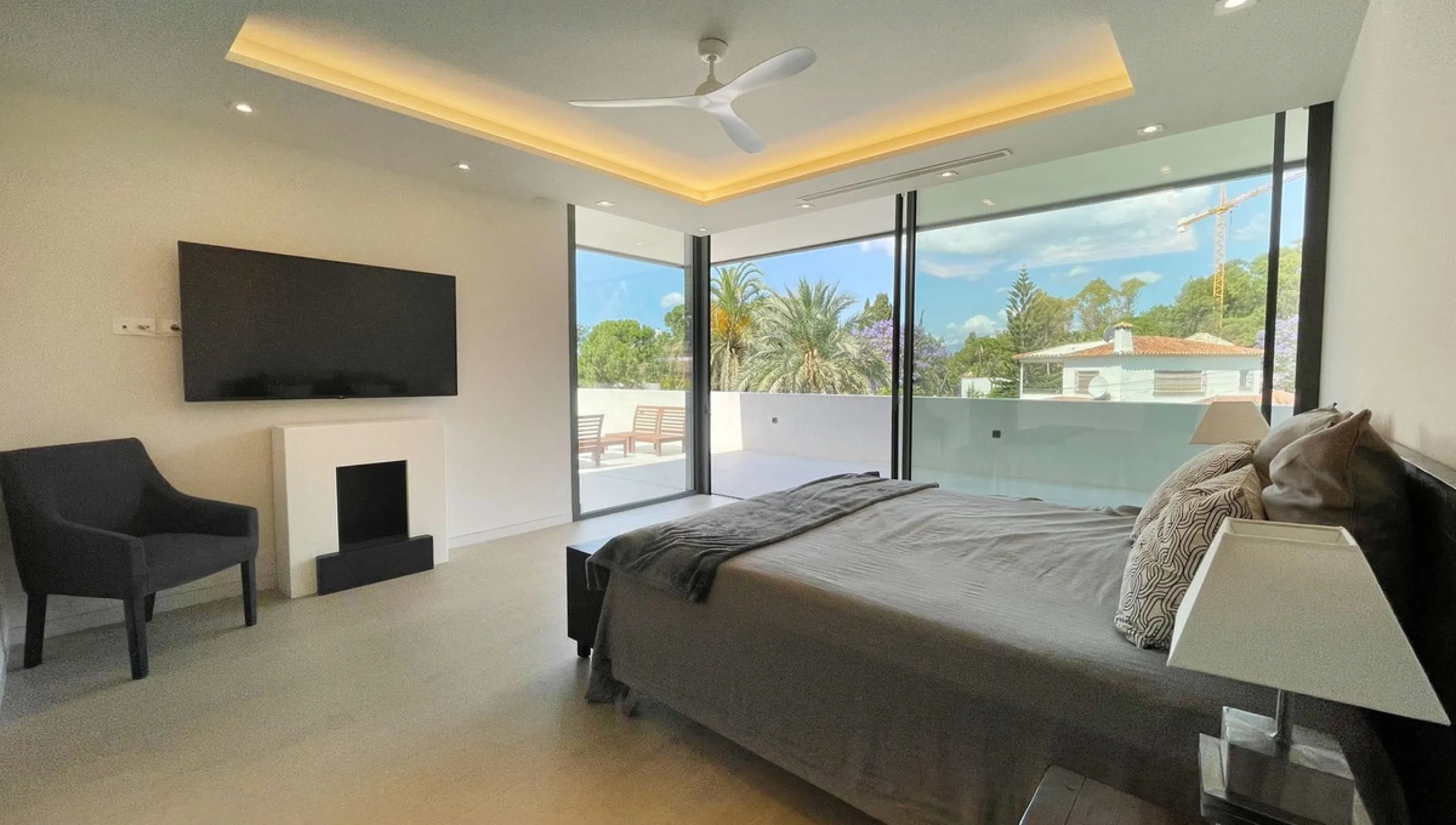 The house of your dreams is here, a spectecular brand new modern villa for sale in the heart of the golden mile of Marbella in Nagueles , it has 5 bedrooms and 5.5 bathrooms, built over 3 levels with luxirous elevator. Including a basement where you can f