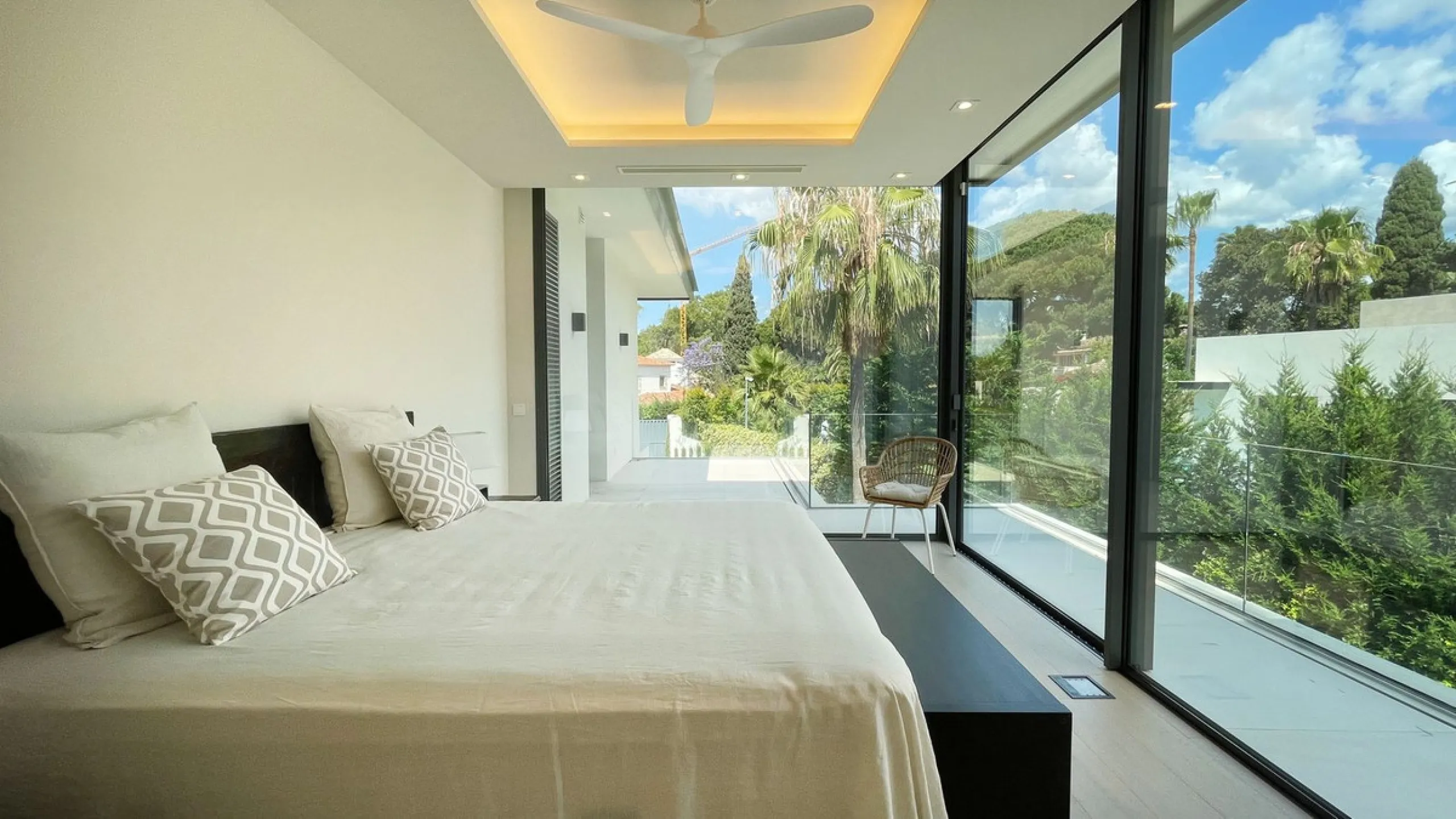 The house of your dreams is here, a spectecular brand new modern villa for sale in the heart of the golden mile of Marbella in Nagueles , it has 5 bedrooms and 5.5 bathrooms, built over 3 levels with luxirous elevator. Including a basement where you can f