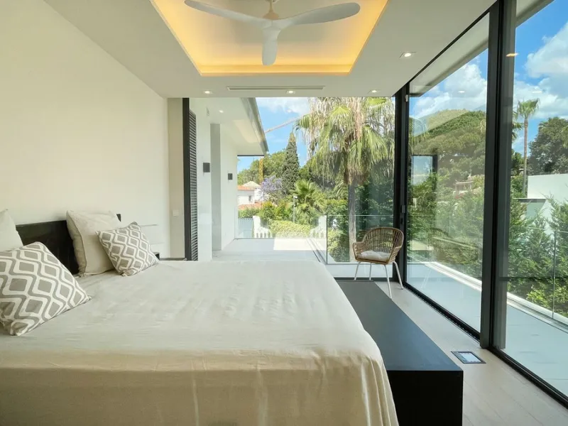 The house of your dreams is here, a spectecular brand new modern villa for sale in the heart of the golden mile of Marbella in Nagueles , it has 5 bedrooms and 5.5 bathrooms, built over 3 levels with luxirous elevator. Including a basement where you can f