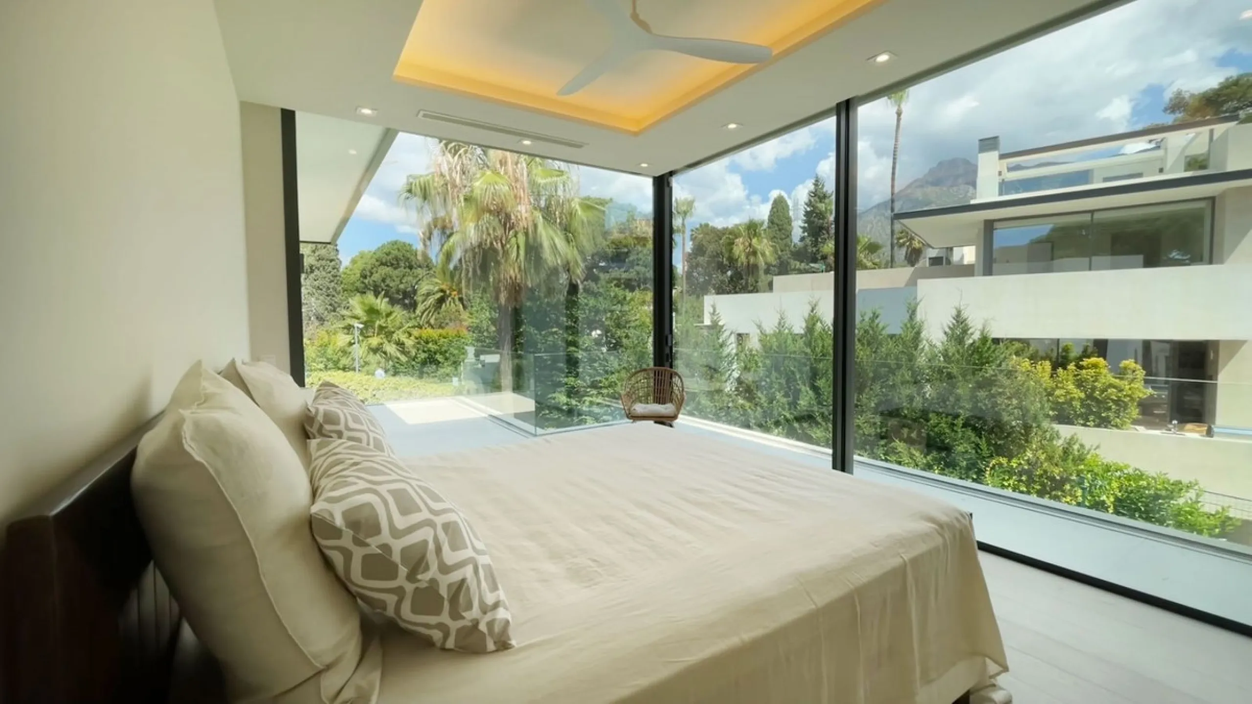 The house of your dreams is here, a spectecular brand new modern villa for sale in the heart of the golden mile of Marbella in Nagueles , it has 5 bedrooms and 5.5 bathrooms, built over 3 levels with luxirous elevator. Including a basement where you can f