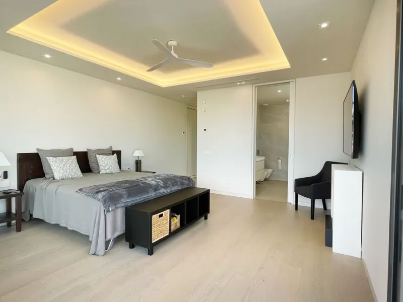 The house of your dreams is here, a spectecular brand new modern villa for sale in the heart of the golden mile of Marbella in Nagueles , it has 5 bedrooms and 5.5 bathrooms, built over 3 levels with luxirous elevator. Including a basement where you can f