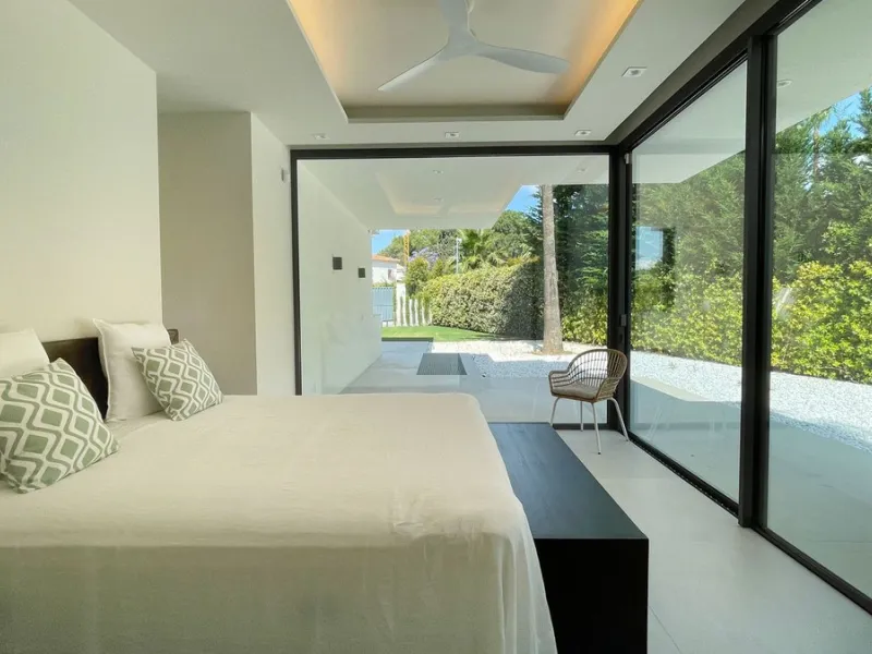 The house of your dreams is here, a spectecular brand new modern villa for sale in the heart of the golden mile of Marbella in Nagueles , it has 5 bedrooms and 5.5 bathrooms, built over 3 levels with luxirous elevator. Including a basement where you can f