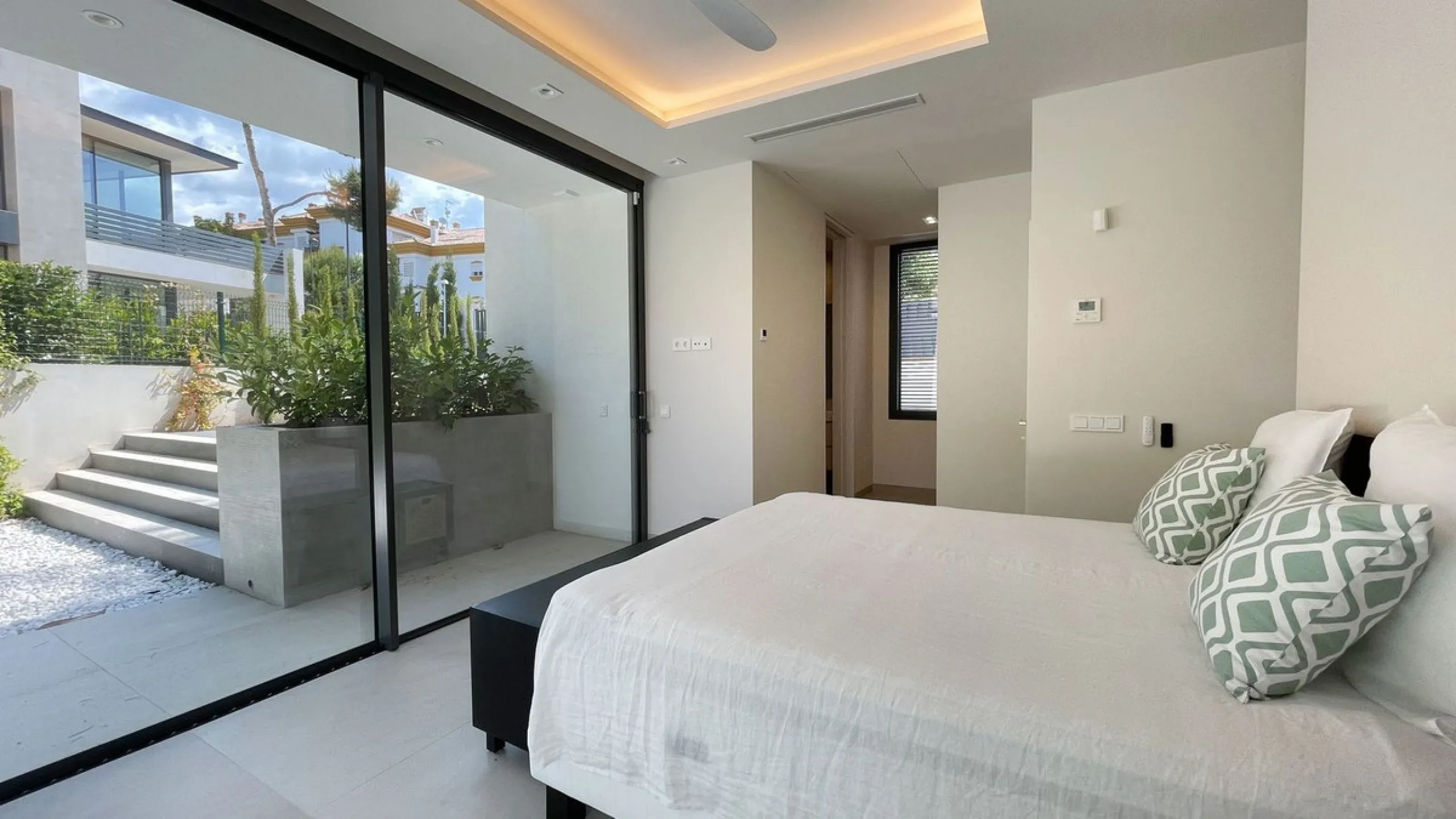 The house of your dreams is here, a spectecular brand new modern villa for sale in the heart of the golden mile of Marbella in Nagueles , it has 5 bedrooms and 5.5 bathrooms, built over 3 levels with luxirous elevator. Including a basement where you can f