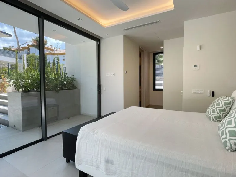 The house of your dreams is here, a spectecular brand new modern villa for sale in the heart of the golden mile of Marbella in Nagueles , it has 5 bedrooms and 5.5 bathrooms, built over 3 levels with luxirous elevator. Including a basement where you can f
