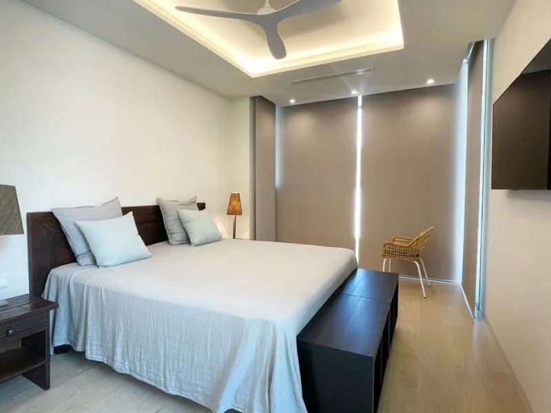 The house of your dreams is here, a spectecular brand new modern villa for sale in the heart of the golden mile of Marbella in Nagueles , it has 5 bedrooms and 5.5 bathrooms, built over 3 levels with luxirous elevator. Including a basement where you can f