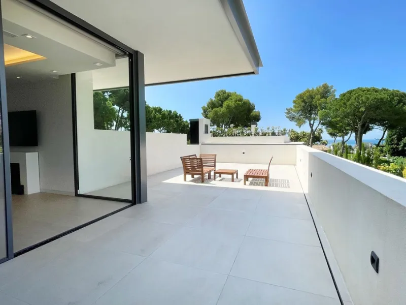 The house of your dreams is here, a spectecular brand new modern villa for sale in the heart of the golden mile of Marbella in Nagueles , it has 5 bedrooms and 5.5 bathrooms, built over 3 levels with luxirous elevator. Including a basement where you can f
