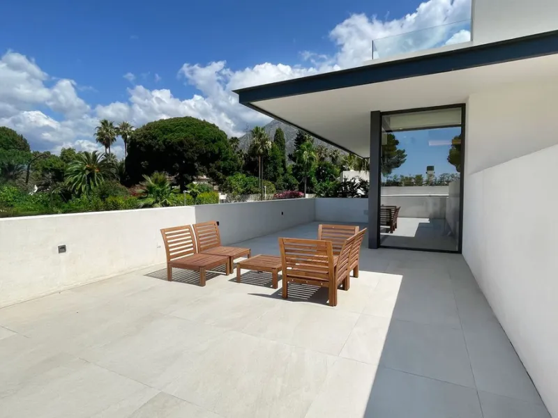 The house of your dreams is here, a spectecular brand new modern villa for sale in the heart of the golden mile of Marbella in Nagueles , it has 5 bedrooms and 5.5 bathrooms, built over 3 levels with luxirous elevator. Including a basement where you can f