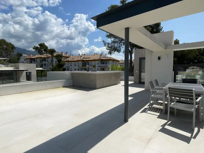 The house of your dreams is here, a spectecular brand new modern villa for sale in the heart of the golden mile of Marbella in Nagueles , it has 5 bedrooms and 5.5 bathrooms, built over 3 levels with luxirous elevator. Including a basement where you can f