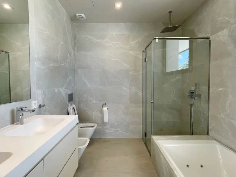 The house of your dreams is here, a spectecular brand new modern villa for sale in the heart of the golden mile of Marbella in Nagueles , it has 5 bedrooms and 5.5 bathrooms, built over 3 levels with luxirous elevator. Including a basement where you can f