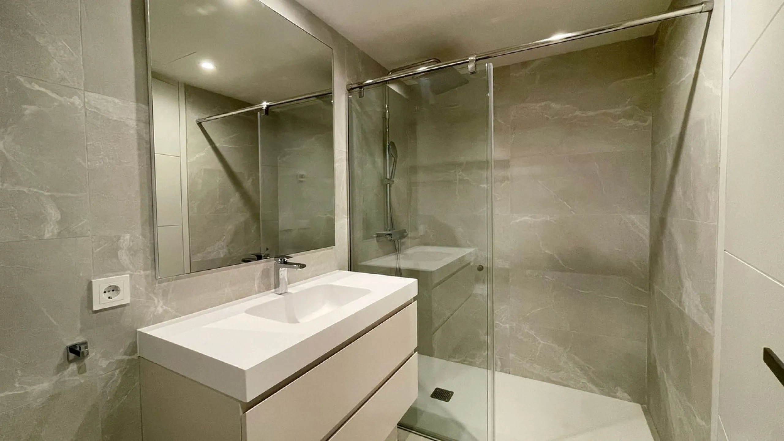 The house of your dreams is here, a spectecular brand new modern villa for sale in the heart of the golden mile of Marbella in Nagueles , it has 5 bedrooms and 5.5 bathrooms, built over 3 levels with luxirous elevator. Including a basement where you can f