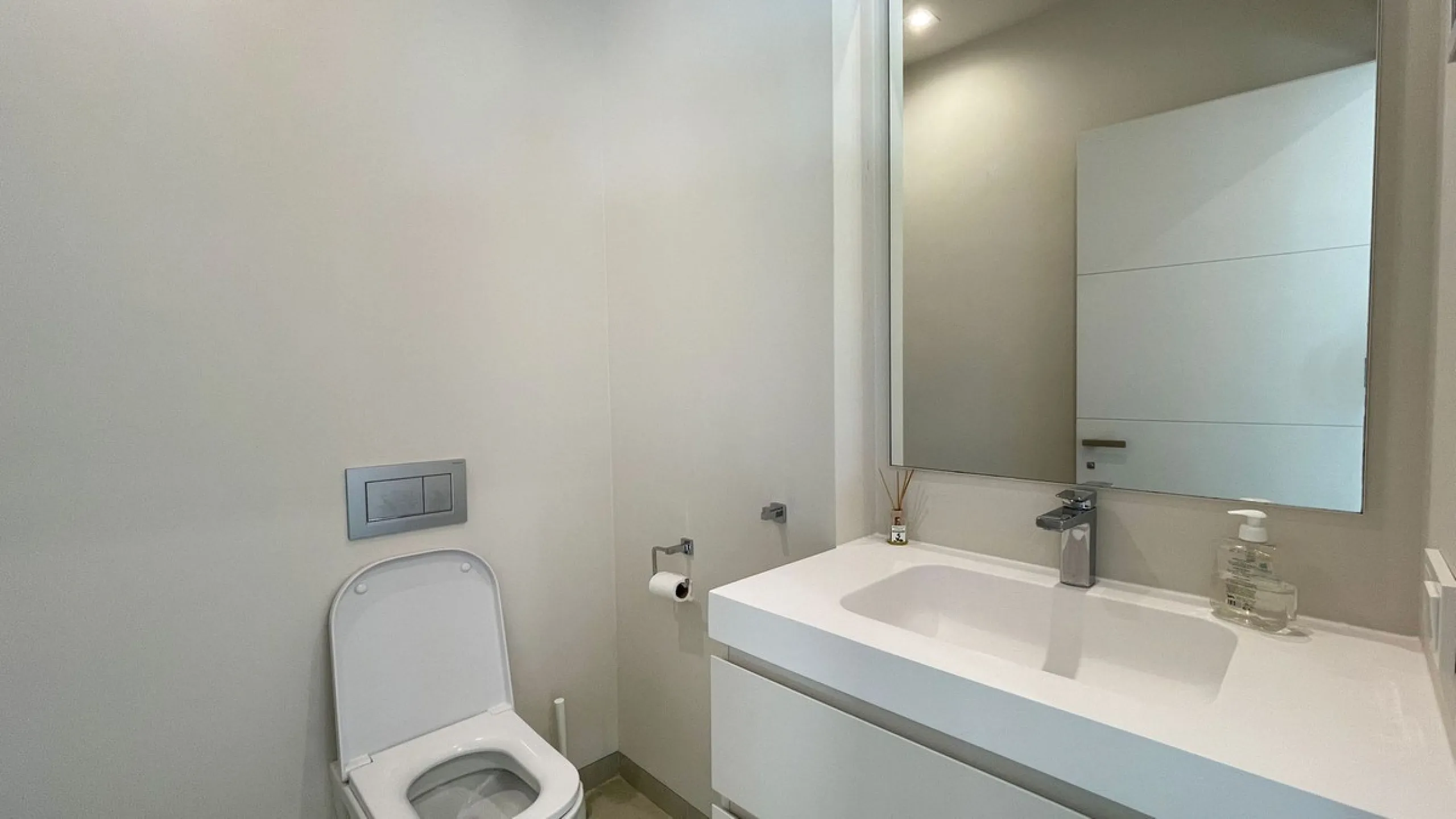 The house of your dreams is here, a spectecular brand new modern villa for sale in the heart of the golden mile of Marbella in Nagueles , it has 5 bedrooms and 5.5 bathrooms, built over 3 levels with luxirous elevator. Including a basement where you can f