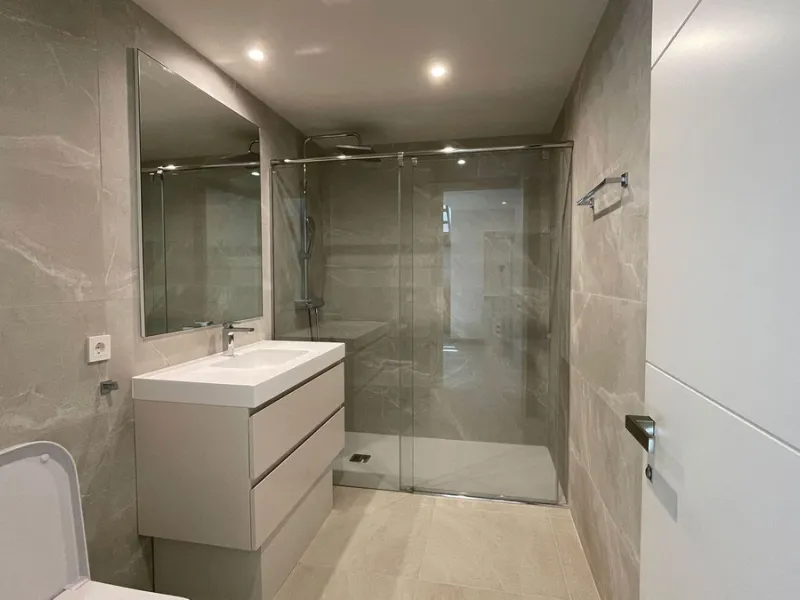 The house of your dreams is here, a spectecular brand new modern villa for sale in the heart of the golden mile of Marbella in Nagueles , it has 5 bedrooms and 5.5 bathrooms, built over 3 levels with luxirous elevator. Including a basement where you can f