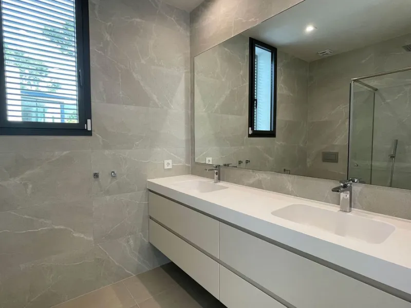 The house of your dreams is here, a spectecular brand new modern villa for sale in the heart of the golden mile of Marbella in Nagueles , it has 5 bedrooms and 5.5 bathrooms, built over 3 levels with luxirous elevator. Including a basement where you can f