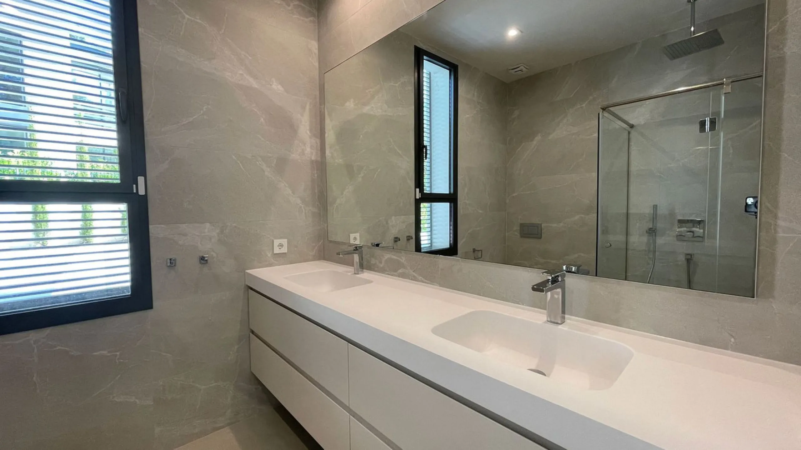 The house of your dreams is here, a spectecular brand new modern villa for sale in the heart of the golden mile of Marbella in Nagueles , it has 5 bedrooms and 5.5 bathrooms, built over 3 levels with luxirous elevator. Including a basement where you can f