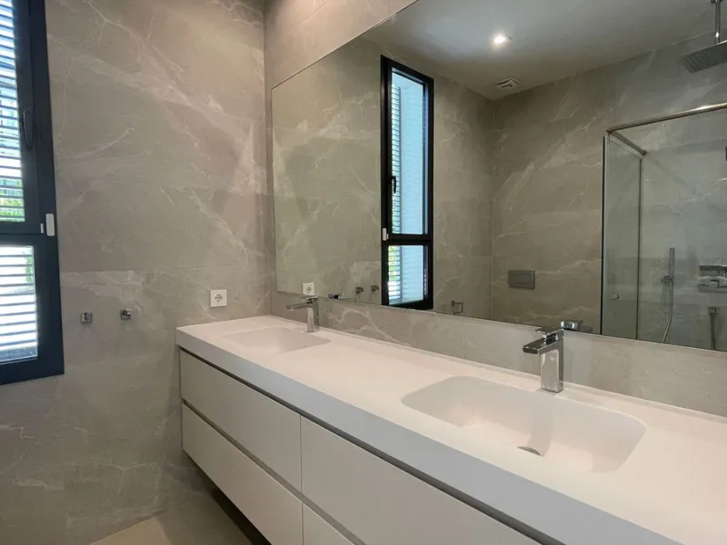 The house of your dreams is here, a spectecular brand new modern villa for sale in the heart of the golden mile of Marbella in Nagueles , it has 5 bedrooms and 5.5 bathrooms, built over 3 levels with luxirous elevator. Including a basement where you can f