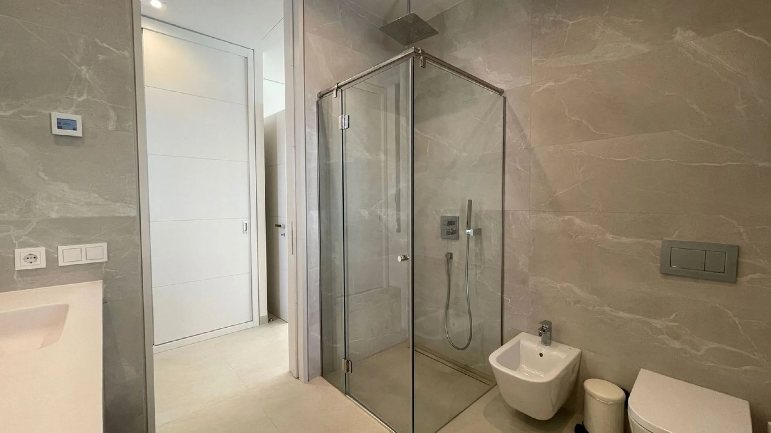 The house of your dreams is here, a spectecular brand new modern villa for sale in the heart of the golden mile of Marbella in Nagueles , it has 5 bedrooms and 5.5 bathrooms, built over 3 levels with luxirous elevator. Including a basement where you can f