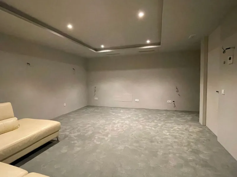 The house of your dreams is here, a spectecular brand new modern villa for sale in the heart of the golden mile of Marbella in Nagueles , it has 5 bedrooms and 5.5 bathrooms, built over 3 levels with luxirous elevator. Including a basement where you can f