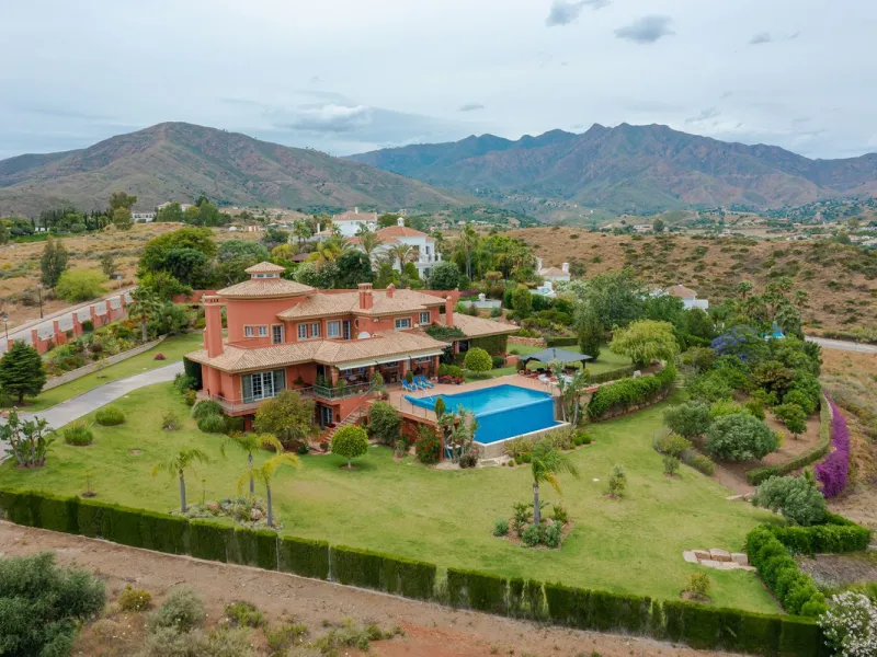 IMPRESSIVE DESIGN VILLA WITH PANORAMIC VIEWS TO THE MEDITERRANEAN SEA, COSTA DEL SOL