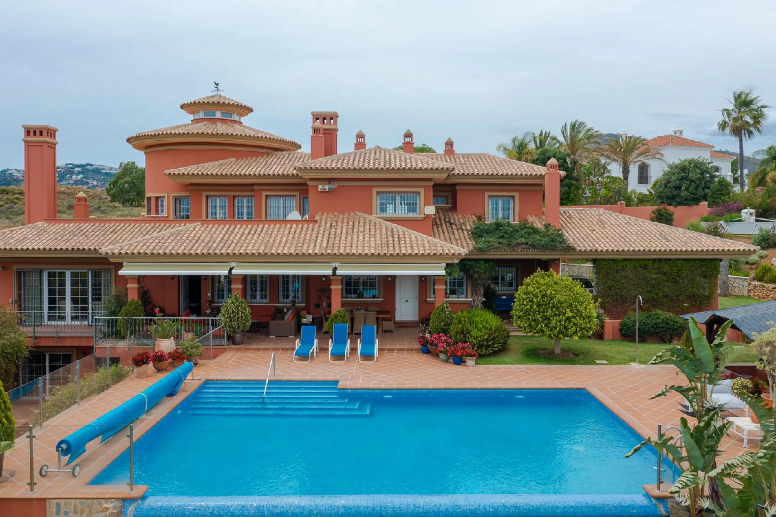 IMPRESSIVE DESIGN VILLA WITH PANORAMIC VIEWS TO THE MEDITERRANEAN SEA, COSTA DEL SOL