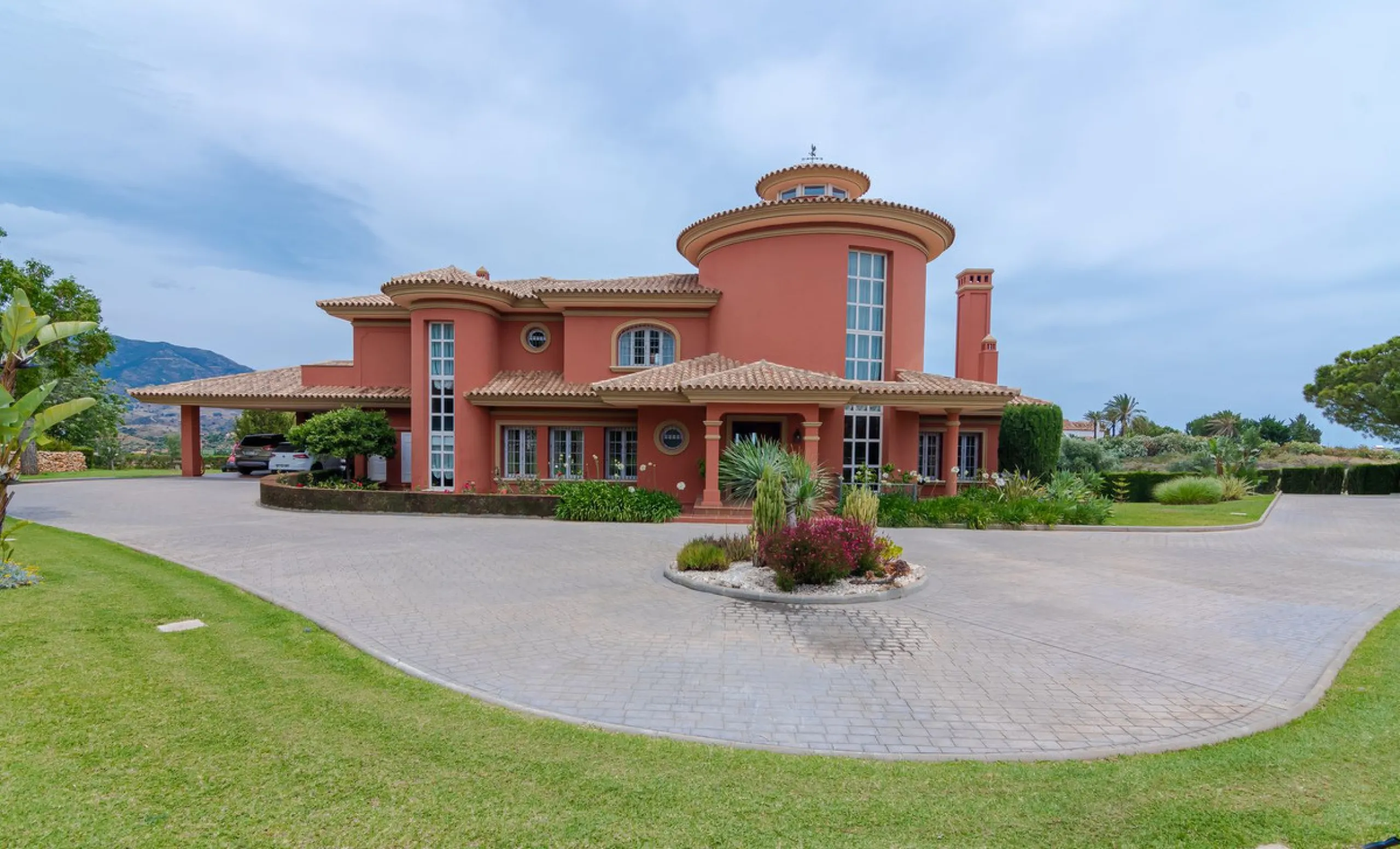 IMPRESSIVE DESIGN VILLA WITH PANORAMIC VIEWS TO THE MEDITERRANEAN SEA, COSTA DEL SOL