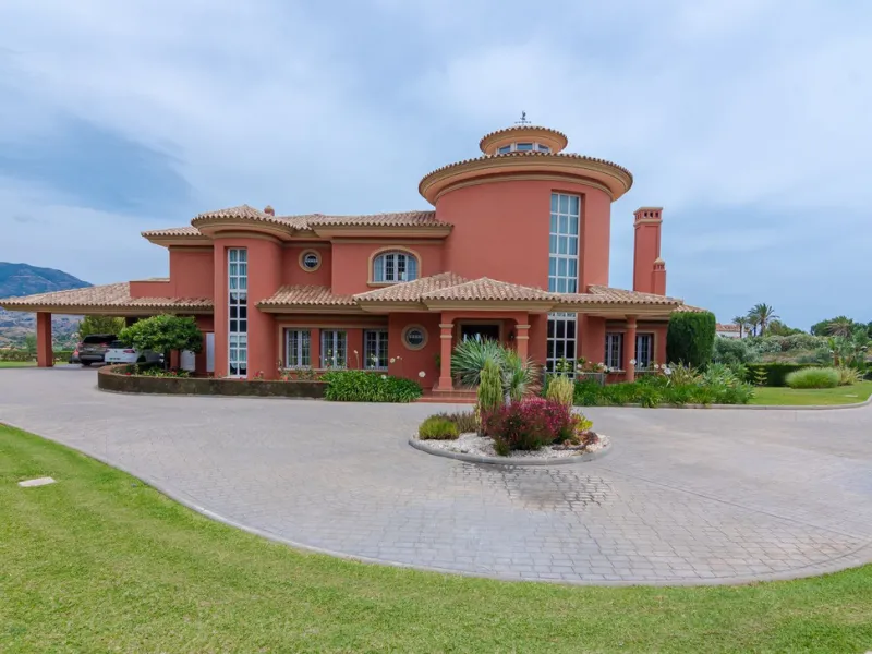 IMPRESSIVE DESIGN VILLA WITH PANORAMIC VIEWS TO THE MEDITERRANEAN SEA, COSTA DEL SOL