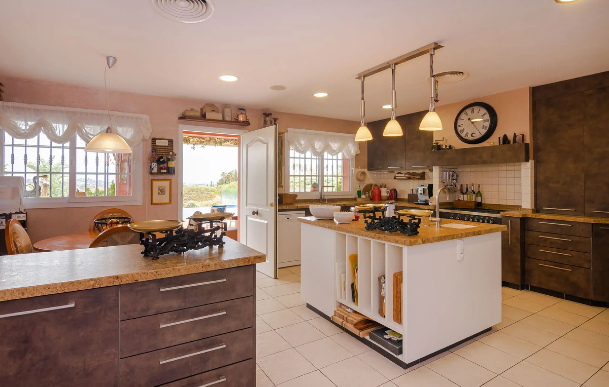 IMPRESSIVE DESIGN VILLA WITH PANORAMIC VIEWS TO THE MEDITERRANEAN SEA, COSTA DEL SOL