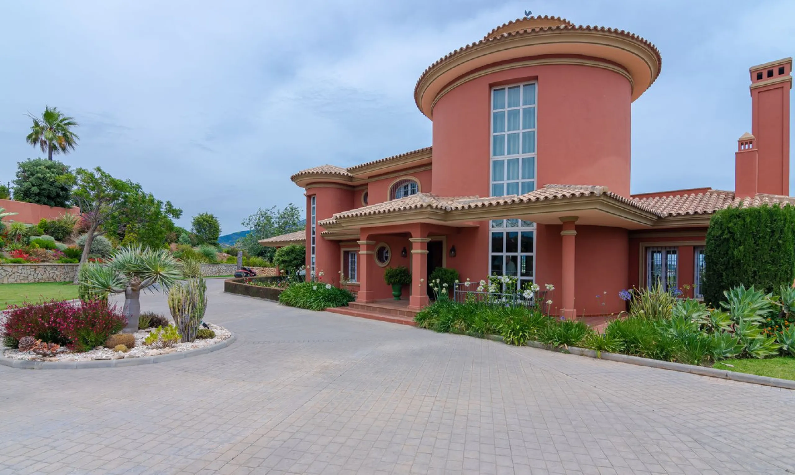 IMPRESSIVE DESIGN VILLA WITH PANORAMIC VIEWS TO THE MEDITERRANEAN SEA, COSTA DEL SOL