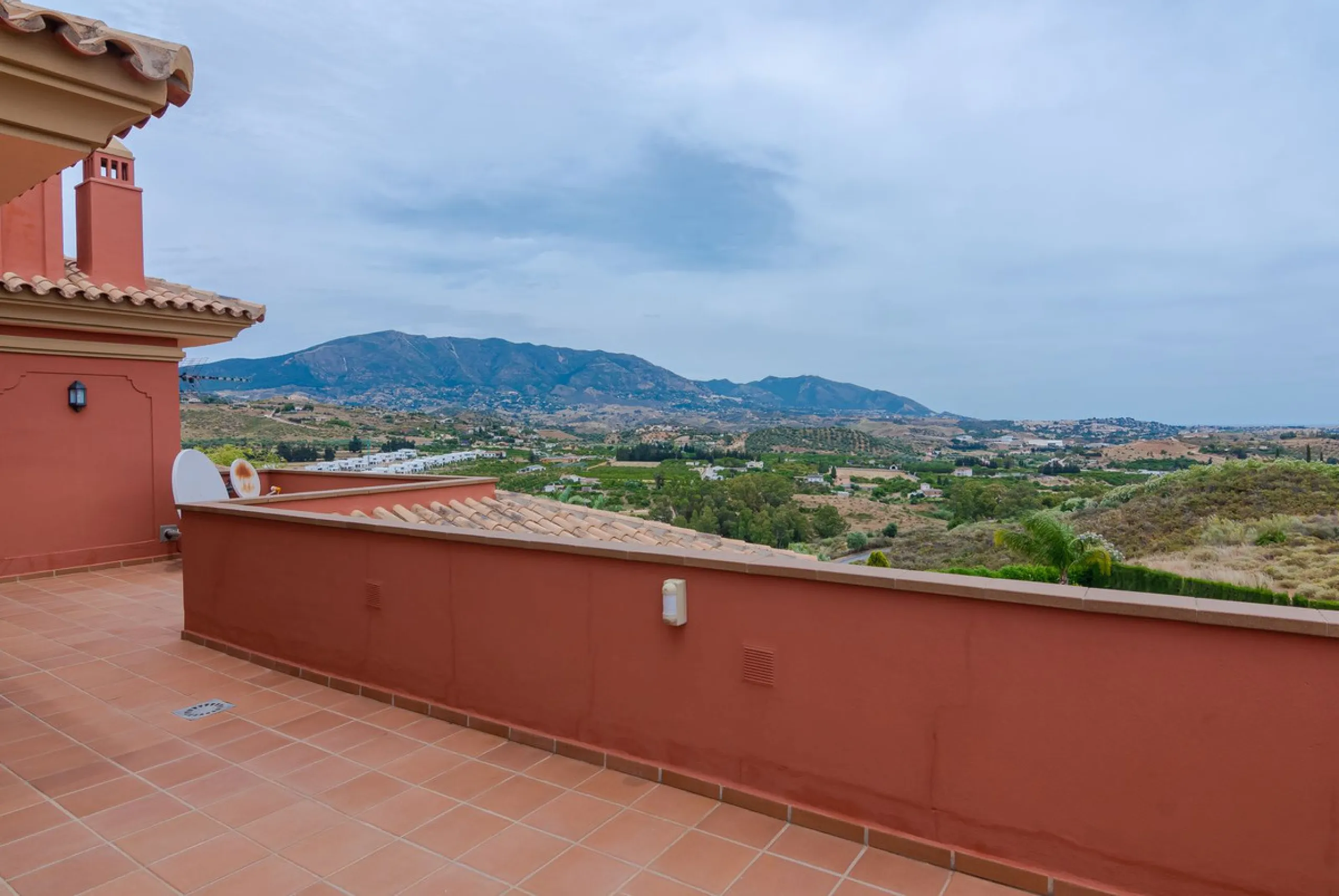 IMPRESSIVE DESIGN VILLA WITH PANORAMIC VIEWS TO THE MEDITERRANEAN SEA, COSTA DEL SOL