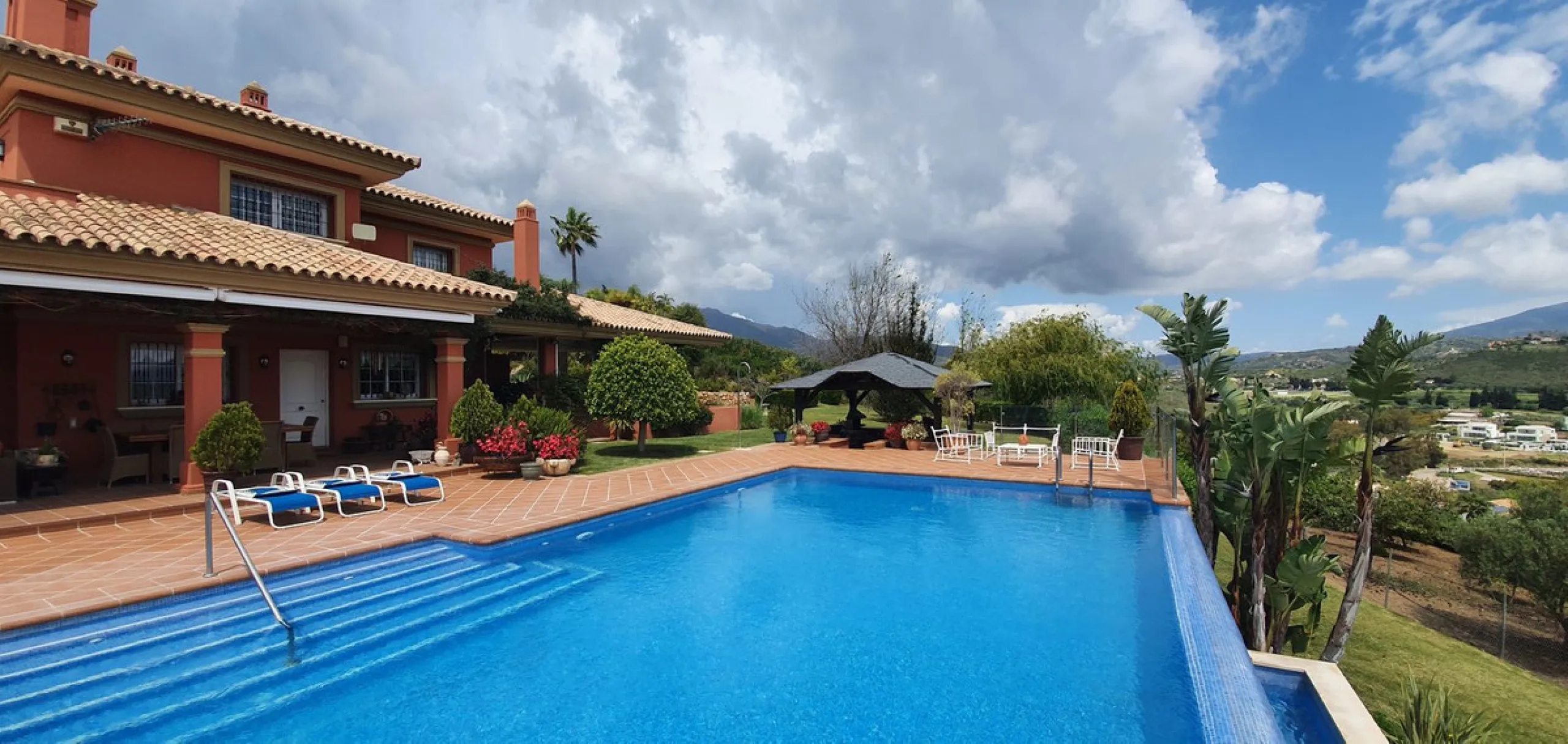 IMPRESSIVE DESIGN VILLA WITH PANORAMIC VIEWS TO THE MEDITERRANEAN SEA, COSTA DEL SOL
