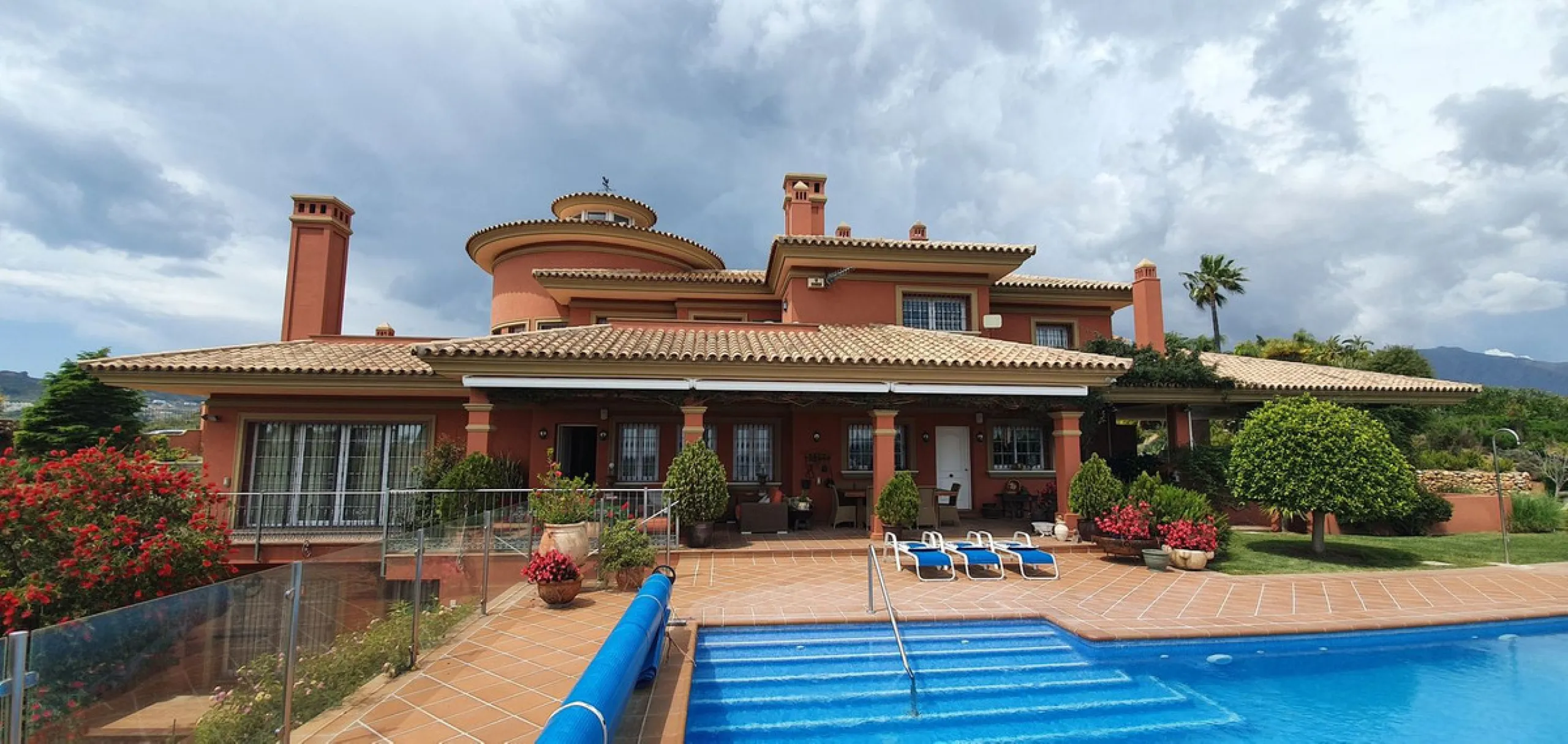 IMPRESSIVE DESIGN VILLA WITH PANORAMIC VIEWS TO THE MEDITERRANEAN SEA, COSTA DEL SOL
