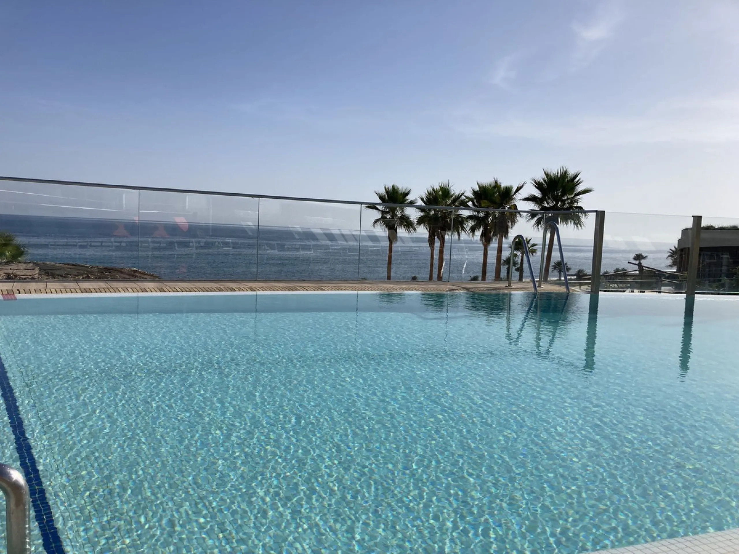 Apartment - Ground Floor Apartment в продаже в Estepona, Málaga. В доме 3 спален и 2 ванных комнат. Площадь дома 127 м². Площадь участка 42 м²