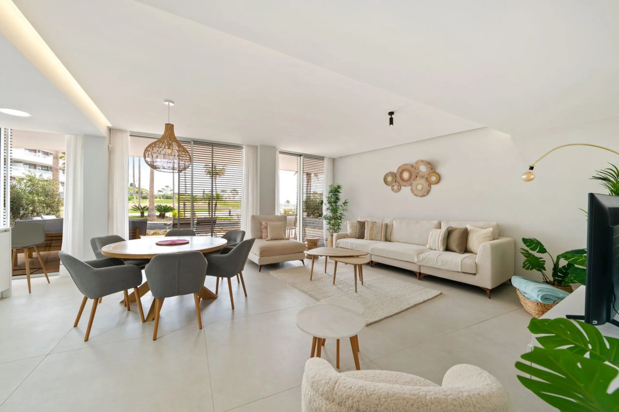 Apartment - Ground Floor Apartment в продаже в Estepona, Málaga. В доме 3 спален и 2 ванных комнат. Площадь дома 127 м². Площадь участка 42 м²