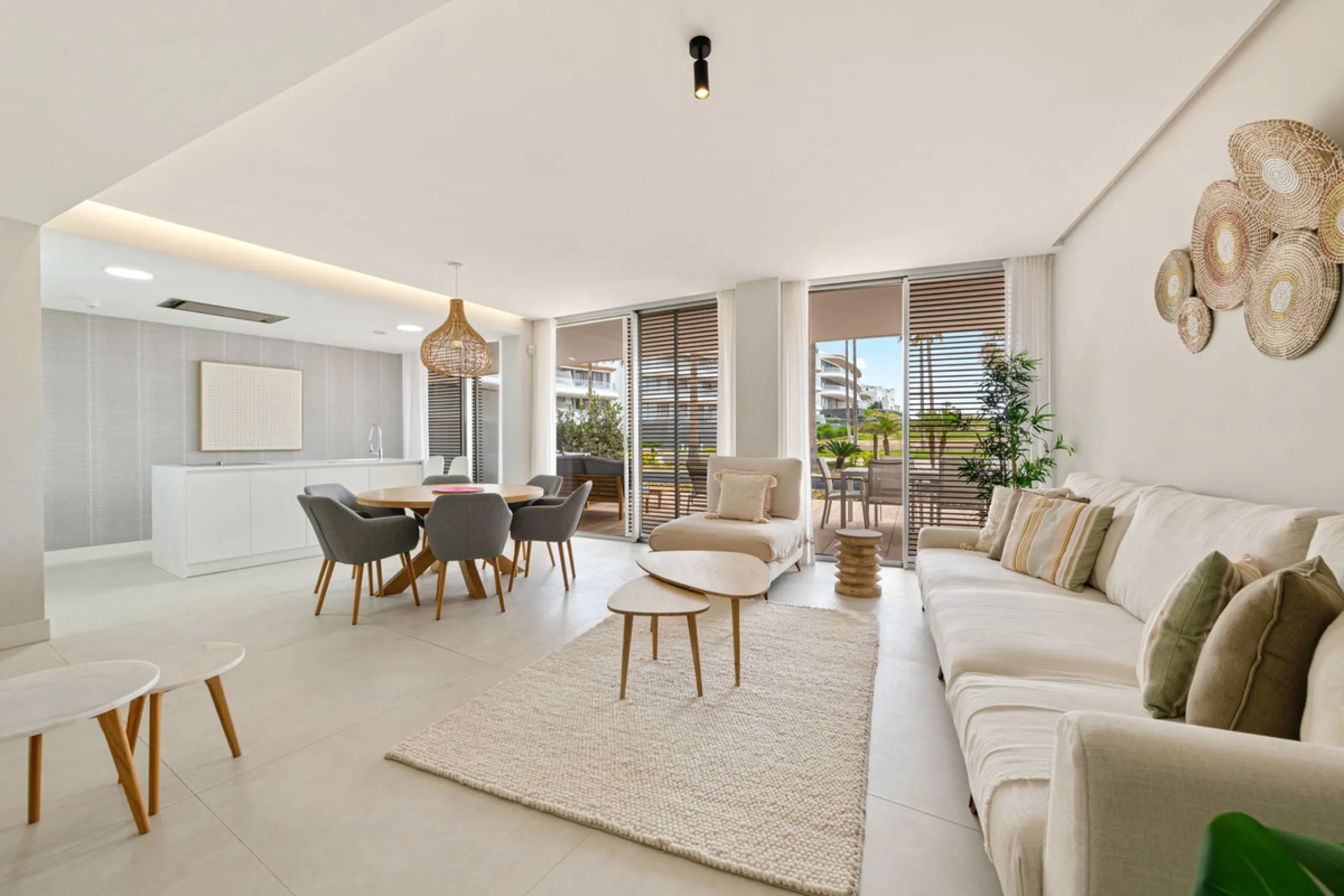 Apartment - Ground Floor Apartment в продаже в Estepona, Málaga. В доме 3 спален и 2 ванных комнат. Площадь дома 127 м². Площадь участка 42 м²