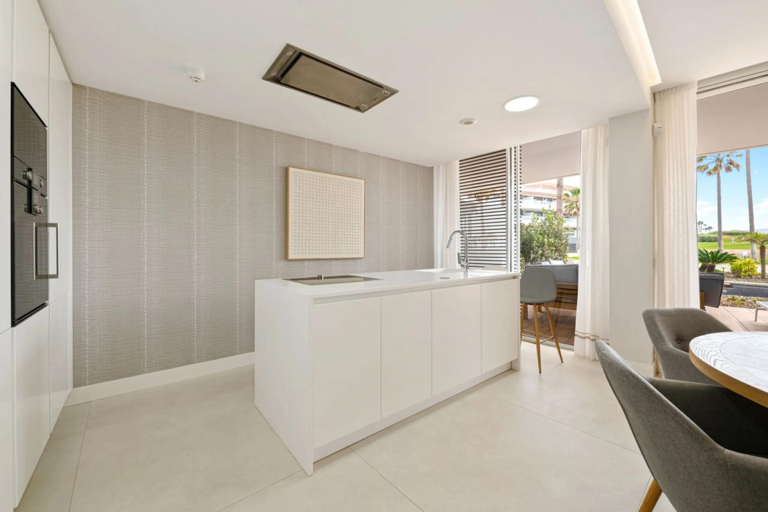Apartment - Ground Floor Apartment в продаже в Estepona, Málaga. В доме 3 спален и 2 ванных комнат. Площадь дома 127 м². Площадь участка 42 м²