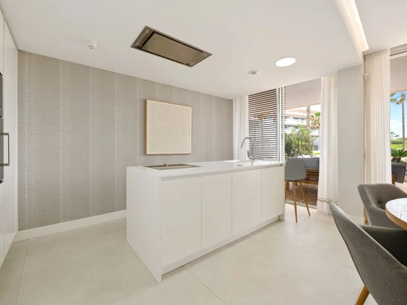 Apartment - Ground Floor Apartment в продаже в Estepona, Málaga. В доме 3 спален и 2 ванных комнат. Площадь дома 127 м². Площадь участка 42 м²