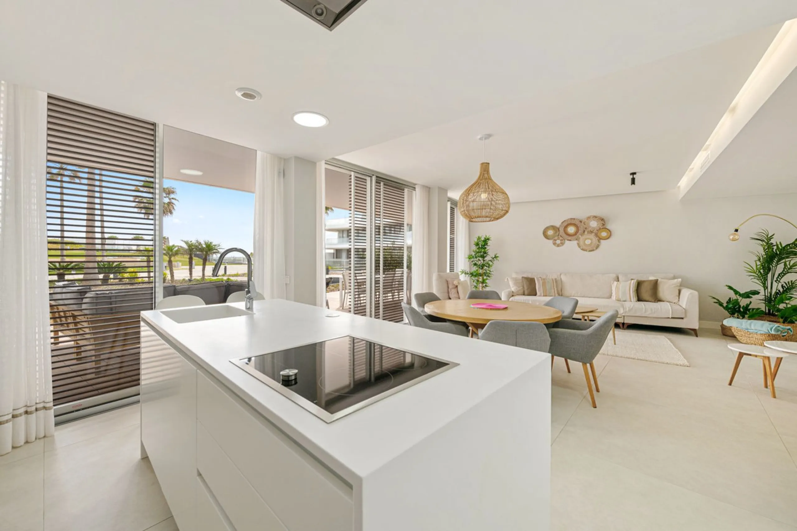 Apartment - Ground Floor Apartment в продаже в Estepona, Málaga. В доме 3 спален и 2 ванных комнат. Площадь дома 127 м². Площадь участка 42 м²