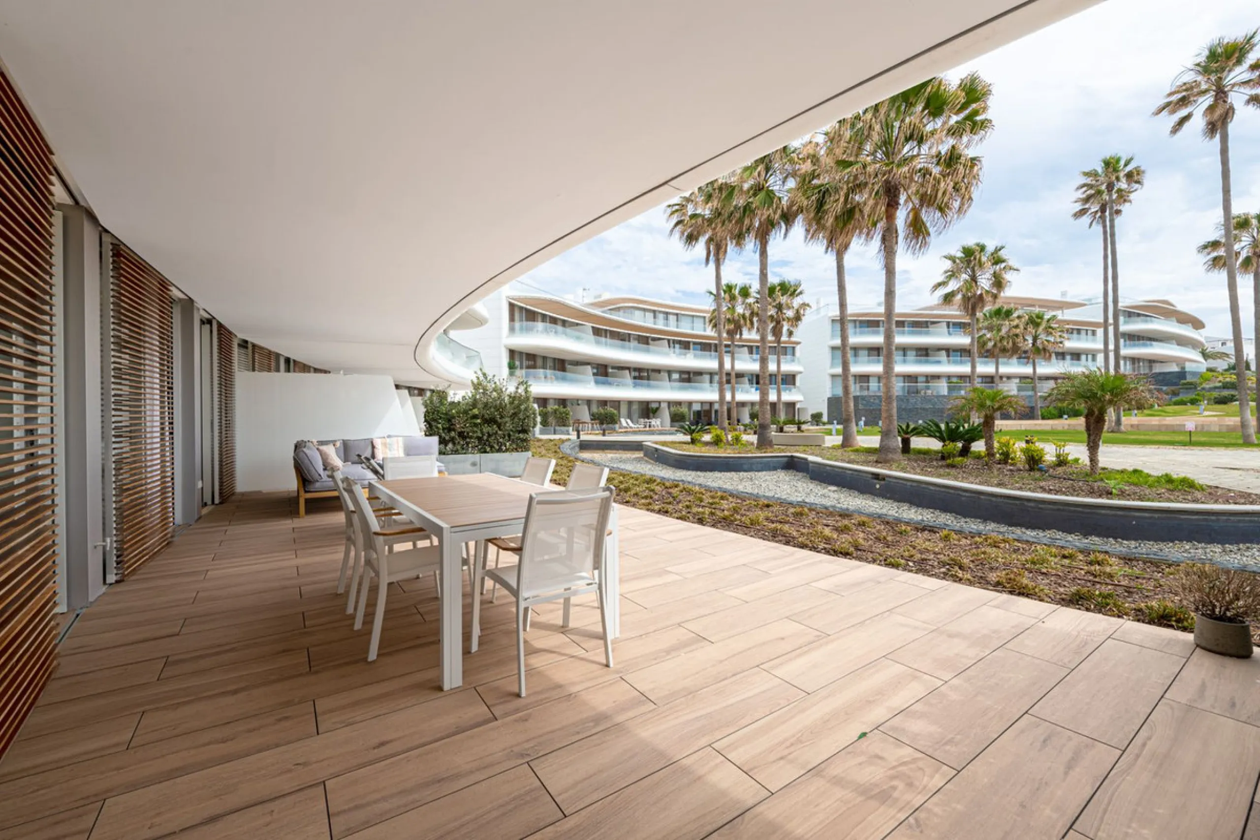 Apartment - Ground Floor Apartment в продаже в Estepona, Málaga. В доме 3 спален и 2 ванных комнат. Площадь дома 127 м². Площадь участка 42 м²